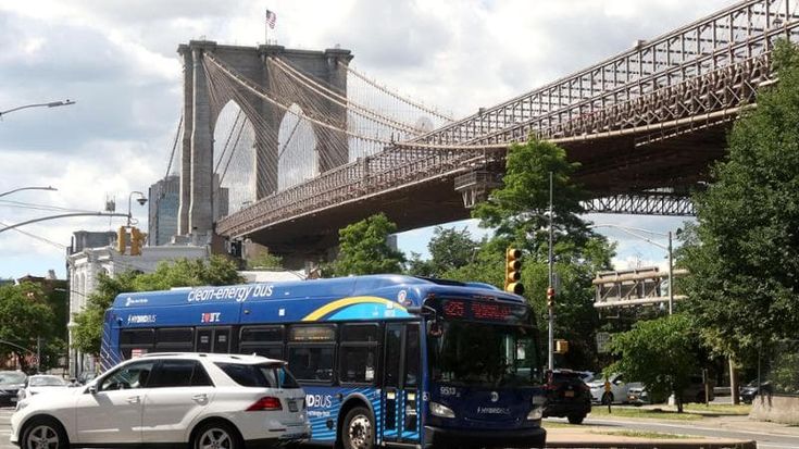 Bus gratis e veloci: l’utopia che Mamdani sogna per New York