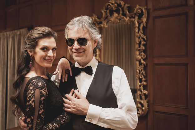 Andrea Bocelli e la moglie, la fondazione premiata a New York