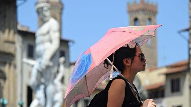 Firenze, la proposta del direttore di Architettura De Luca: “Contro il caldo tende sulle strade del centro”