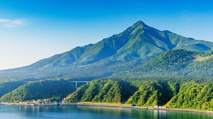 Il dilemma di Rishiri, l’isola più remota e fredda del Giappone: solitudine o rischio overtourism