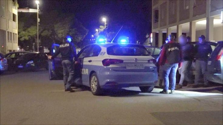Gallipoli, agguato e conflitto a fuoco in strada: arrestati in tre. Sparatoria legata allo spaccio