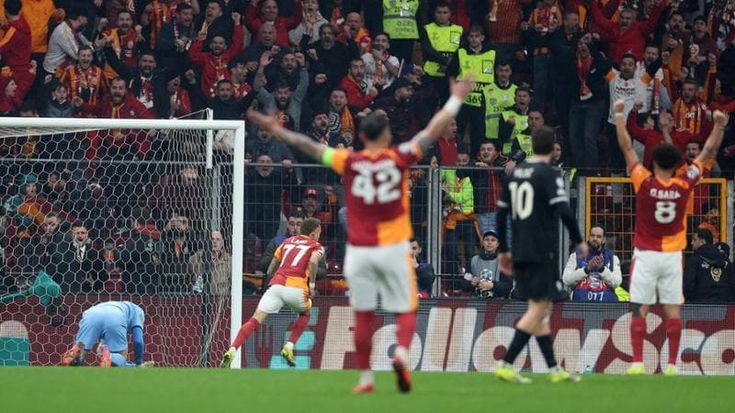 La Juve resta in dieci e crolla a Istanbul, il Galatasaray dilaga: 5-2