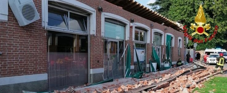 Crolla il tetto di un edificio in provincia di Varese, muoiono una donna e i suoi due bambini