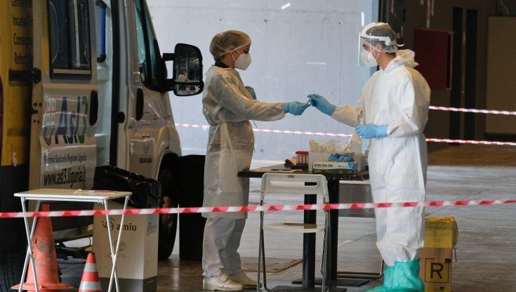 Covid, l'hotel per pazienti in quarantena e gli inquilini confinanti: "Sigillate le finestre e spegnete l'aerazione"