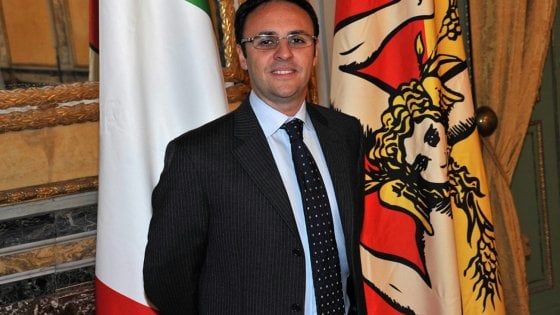 Regionali Sicilia, gaffe di Figuccia sulle nozze di Micari e i fiori funebri: scoppia la polemica