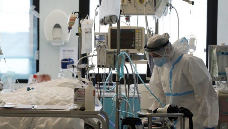 Torino, cinquantenne malata di Covid prima di essere intubata: "Che non vi venga in mente di farmi il vaccino"