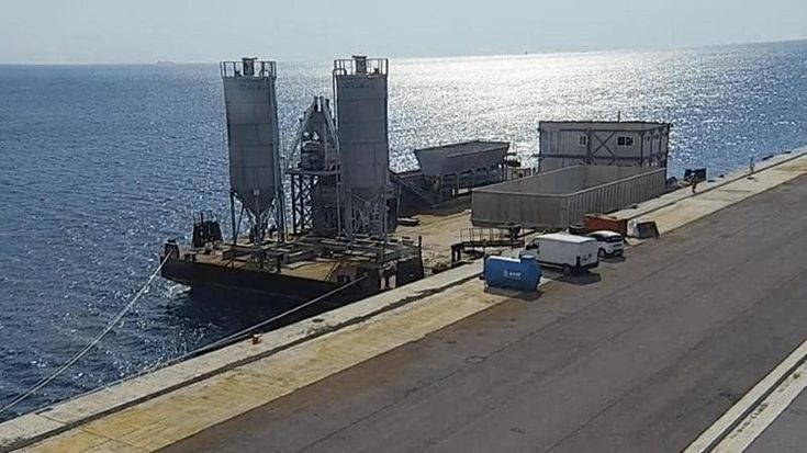 Sfruttamento e vessazioni nel cantiere della Diga: 22 in un appartamento e fino a 16 ore di lavoro