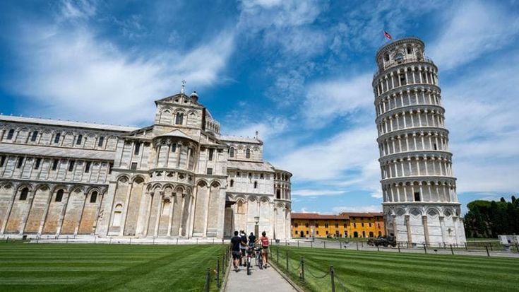 Torre di Pisa, nei bagni pubblici si paga solo con carta e bancomat. Consigliere regionale Fdi: “Inaccettabile, ho chiesto interrogazione parlamentare”