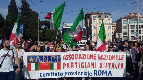 Ostia, oggi il sitin antifascista: "Stop all'occupazione di CasaPound"