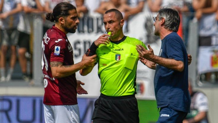 Razzisti, ci risiamo: il pallone si ferma anche a La Spezia