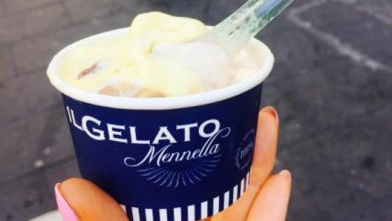 Apre a Napoli la Yogurteria Mennella: il frozen yogurt sano, naturale e da personalizzare con topping e frutta di stagione