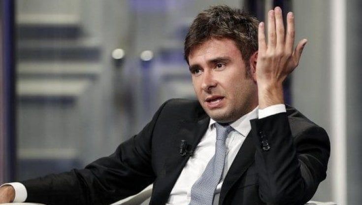 Alessandro Di Battista lancia 'Schierarsi': "Costruiamo progetti insieme, come una casa farmaceutica pubblica"