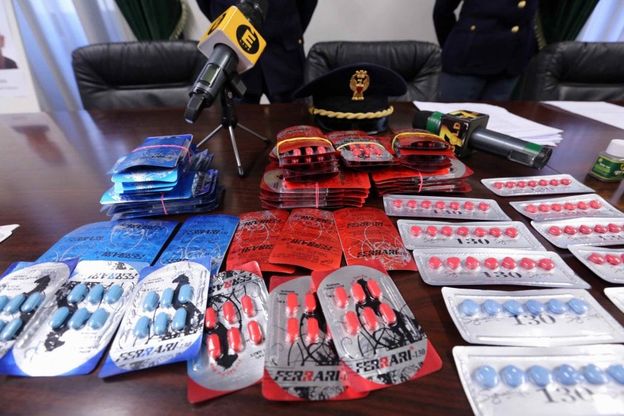 Milano, anche Viagra e oppiacei nel maxi sequestro di farmaci illegali