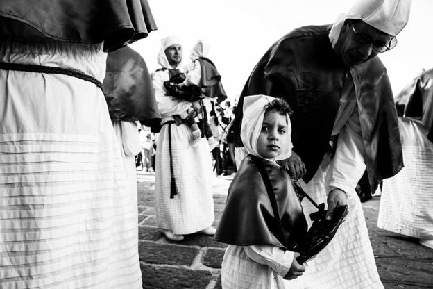 Festa e fede, il sacro nella mostra personale di Lucia De Luise