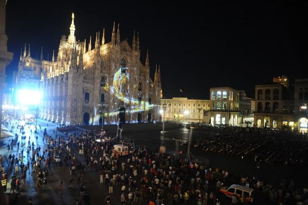 Milano, giochi di luci e musica sulla facciata del Duomo