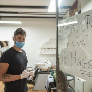 Ecco le regole della Regione per riaprire lunedì tutte le attività commerciali