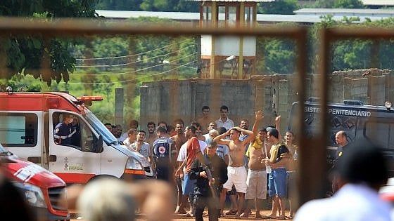 Brasile, scontri in carcere: almeno 9 morti e maxi evasione