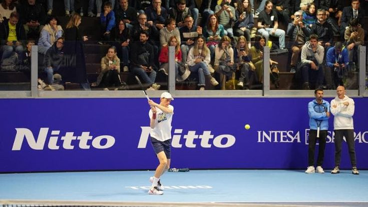 Atp Finals, primi palleggi per Sinner. E in città sbarca Alcaraz