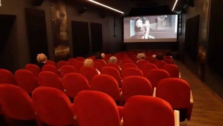 Cinema, pubblico in fuga: sei italiani su dieci mai stati in sala nel 2022