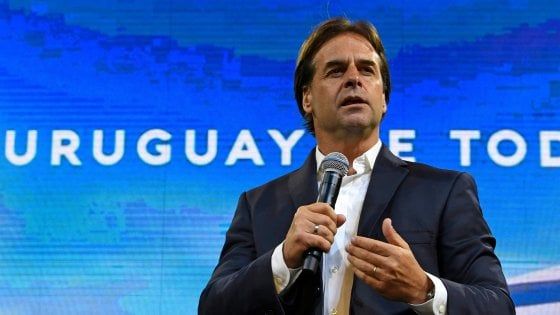 Uruguay, il conservatore Lacalle Pou eletto presidente al secondo turno