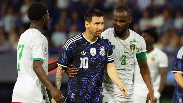 Mauritania ko, ma è festa in Argentina: balli, selfie e lite tra i giocatori per la maglia di Messi