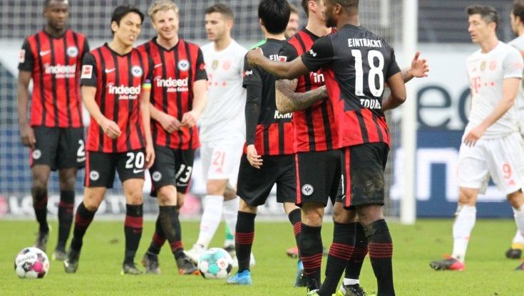 Bundesliga, il Bayern Monaco stecca ancora: ko a Francoforte, 2-1