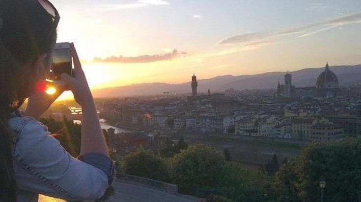 Toscana “travolta” dal turismo in crescita al mare, in montagna e nelle città
