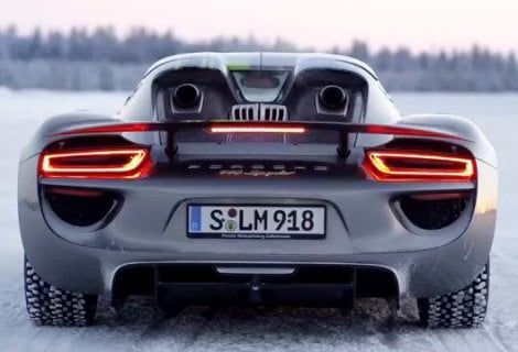 Porsche, i corsi di guida sono sul ghiaccio