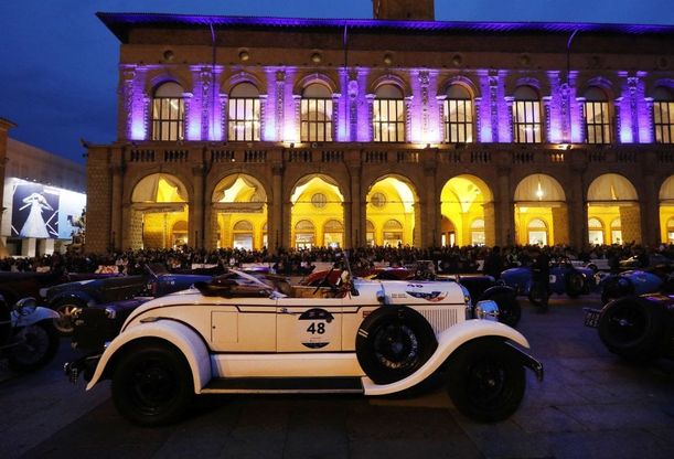 La Mille Miglia incanta Bologna