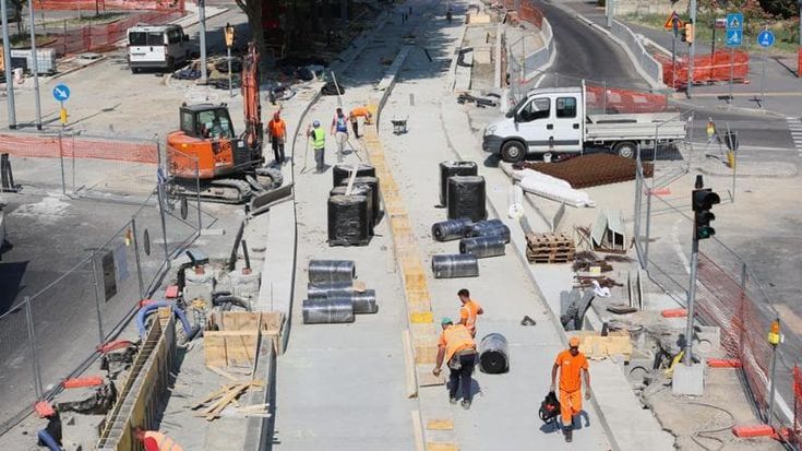 Il Comune di Bologna gioca d’anticipo: “Cantieri dalle 6 alle 12,30 per evitare le ore più calde”