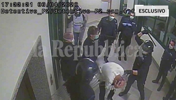 Violenze nel carcere di Santa Maria Capua Vetere, la Procura chiede il processo per 108. E c'è anche un'accusa di omicidio colposo