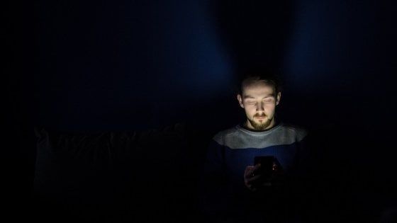 La tecnodipendenza mette al rischio il riposo notturno