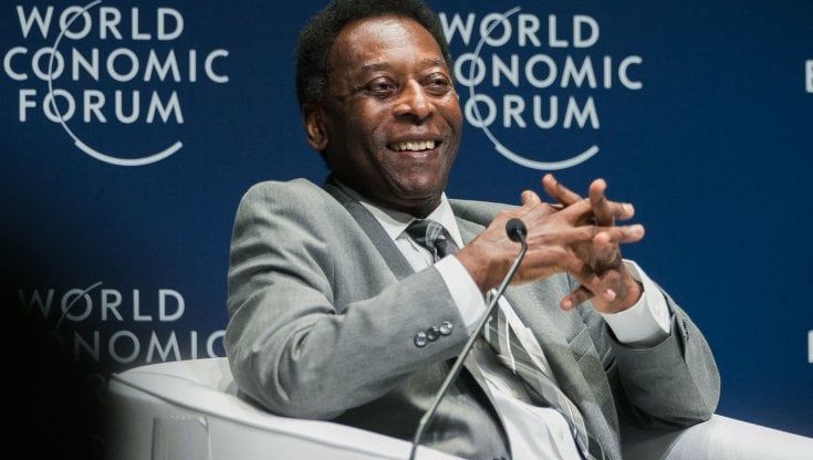 Pelé operato per un tumore al colon: "Sono pronto per questa nuova partita"