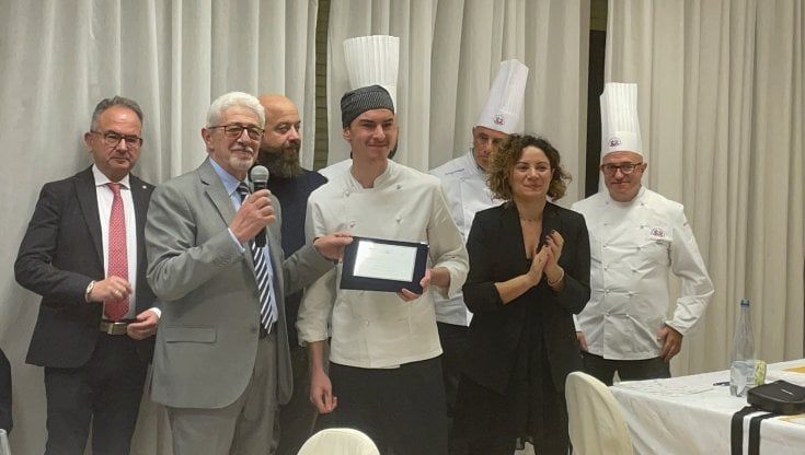 A Bari il tartufo abbinato al pesce, uno studente del Perotti si aggiudica la sfida tra gli aspiranti cuochi