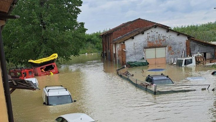 Maltempo, Medicina affronta un'altra emergenza: dalla zona rossa per il covid ai sacchi di sabbia per l'argine rotto del Quaderna