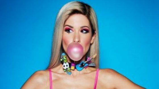 Baby K e la polemica della foto negata: "Non è vero, videochiamata con la bimba dopo il concerto"