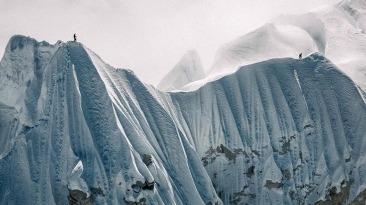 Nepal, morto un alpinista italiano travolto da una valanga. Ancora dispersi altri due connazionali