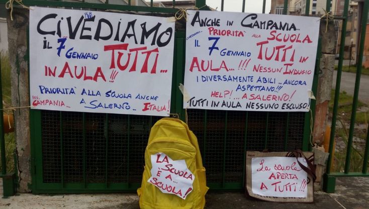 "Ci vediamo il 7": striscioni fuori dalle scuole sul rientro in classe  