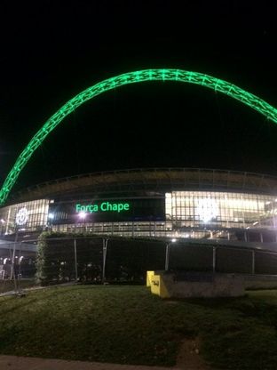 Chape, la solidarietà si tinge di verde: dal Cristo Redentore all'Allianz Arena