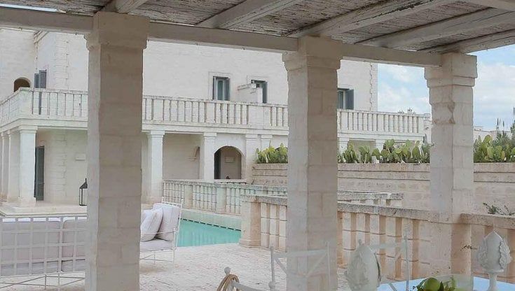 Vacanze di Natale extralusso, quanto costa dormire in Puglia: "Dalla villa a 18mila euro al Capodanno con hammam privato. E c'è anche un castello"