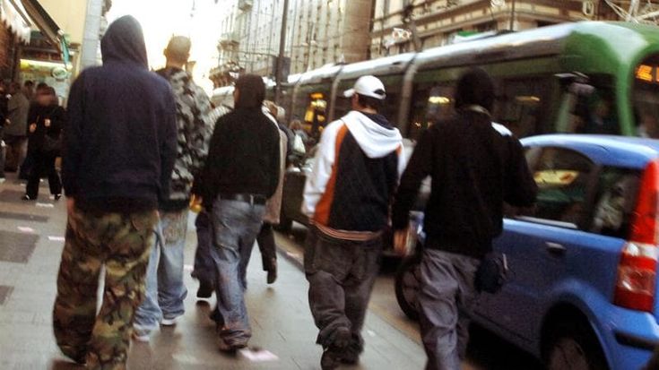 Botte, danneggiamenti, insulti online. Cresce la violenza tra i giovani