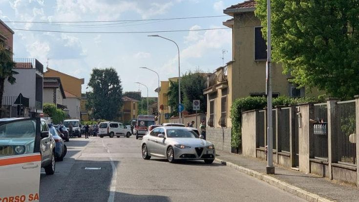 Vigevano, ferisce due persone e si barrica in casa con un fucile: nel 2024 aveva sparato a un vicino