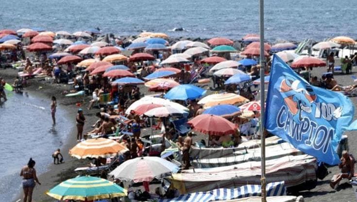 Mare libero, il patto tra Fico e Manfredi: “Sì alle pedane in via Caracciolo”