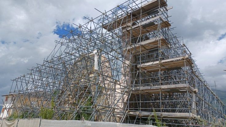Terremoto centro Italia sei anni dopo: 10.000 cantieri aperti per la ricostruzione. "Ma il pubblico va a rilento"