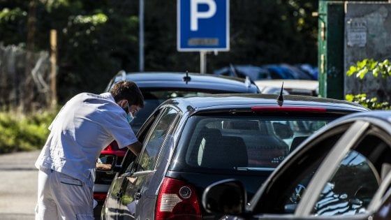 Il lockdown a Latina, i furbetti del tampone: taroccano le prenotazioni per saltare la fila al drive in