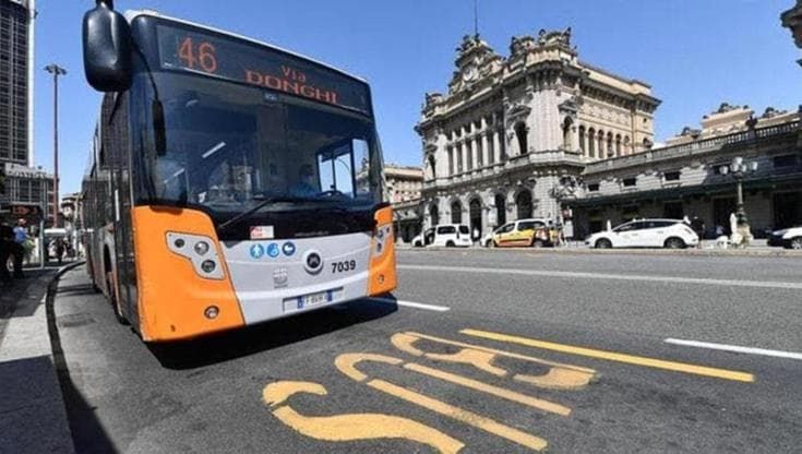 Genova, una dipendente Amt aggredita mentre controlla i biglietti, un arresto e una denuncia
