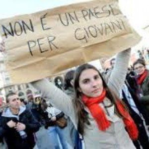 La grande fuga dei giovani all'estero non si ferma: +34% in due anni 