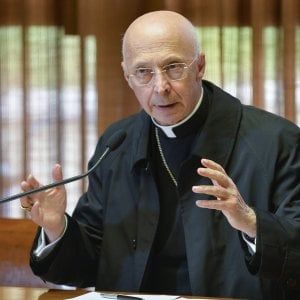 Cei, torna sopra al miliardo la quota di otto per mille. Ma aumentano le spese per i preti