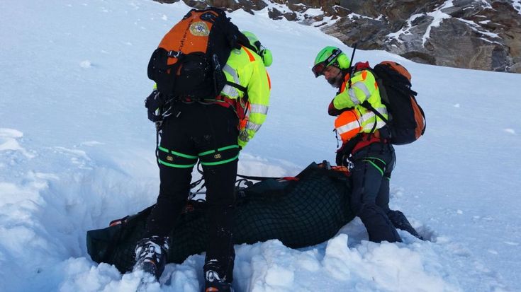 Recuperata la salma dello scialpinista morto d'infarto in valle Orco