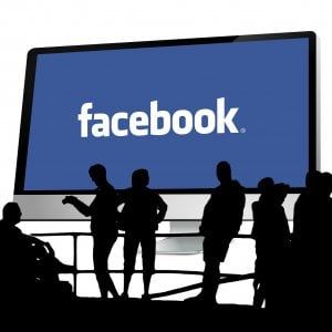 Svelato il codice etico. Così Facebook sceglie i post da cancellare